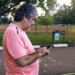 Segurança digital: como ajudar os idosos de sua família a se protegerem contra golpes e fraudes